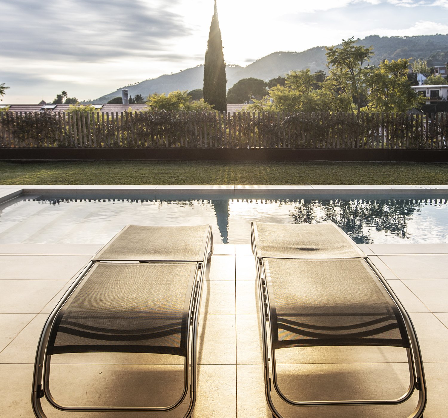 arquitecto paisajista jardin con piscina y barbacoa Barcelona